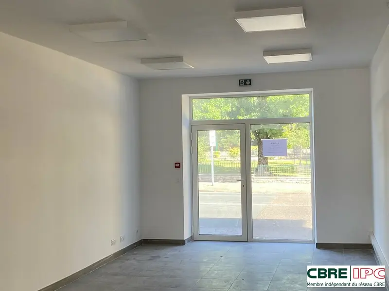 LOCATION - REF : 8354YA