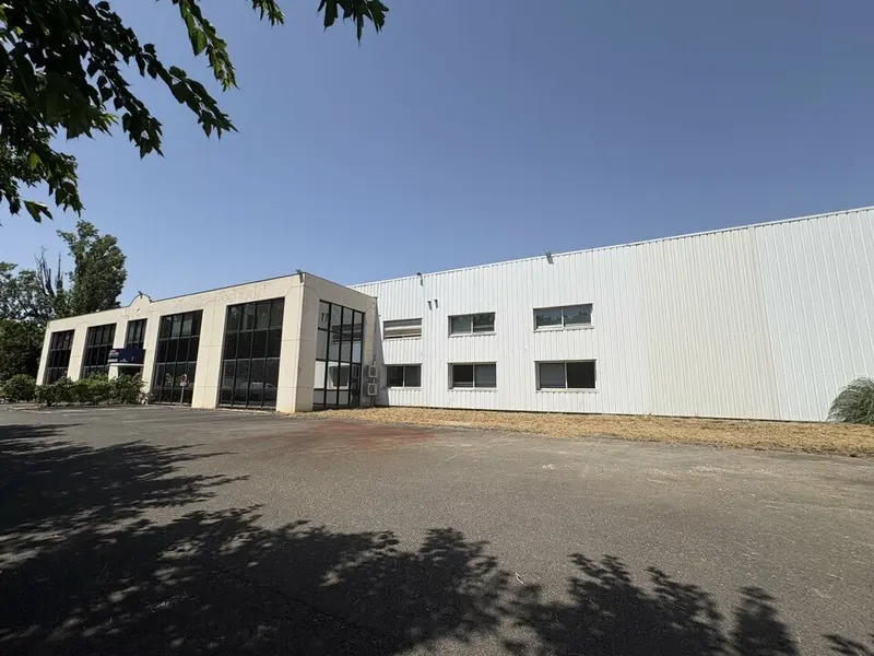 Entrepôt / Activité à louer - Carbon-Blanc (33560) - 2820 m² - 14 100 €/mois
