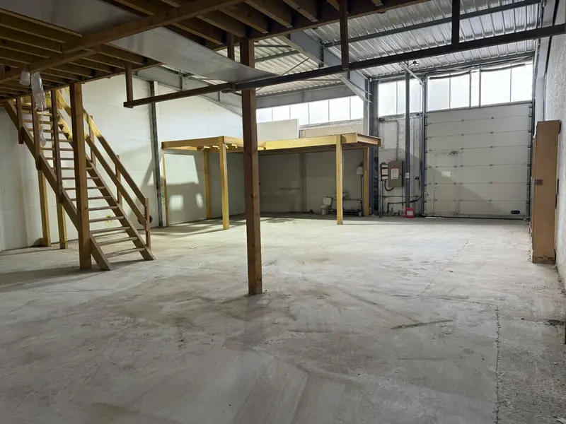 Entrepôt / Activité à louer - Fontenay-Trésigny (77610) - 193 m² - 1 500 €/mois