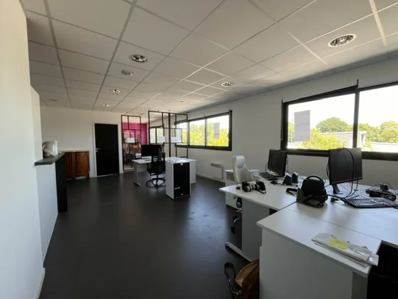 Bureau à louer - Auray (56400) - 100 m² - 1 200 €/mois