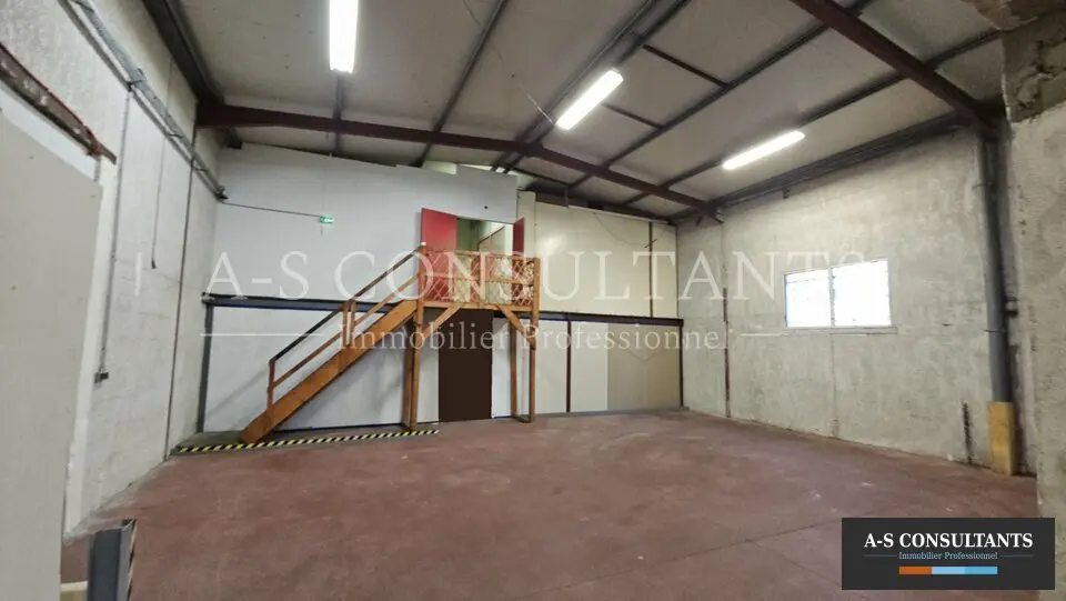 Entrepôt / Activité à louer - Feyzin (69320) - 367 m² - 2 303 €/mois