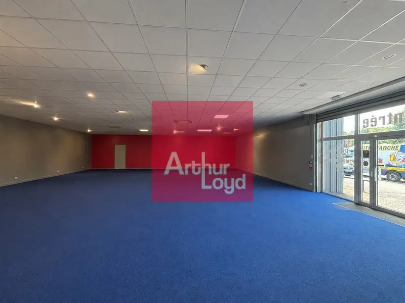 Local Commercial à vendre - Saint-Pantaléon-De-Larche (19600) - 650 m² - 0 €