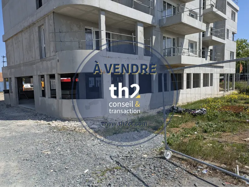 LOCAL COMMERCIAL NEUF AVEC ESPACE EXTÉRIEUR