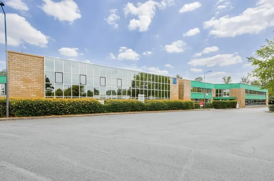 Entrepôt / Activité à louer - Saint-Thibault-Des-Vignes (77400) - 981 m² - 7 ...