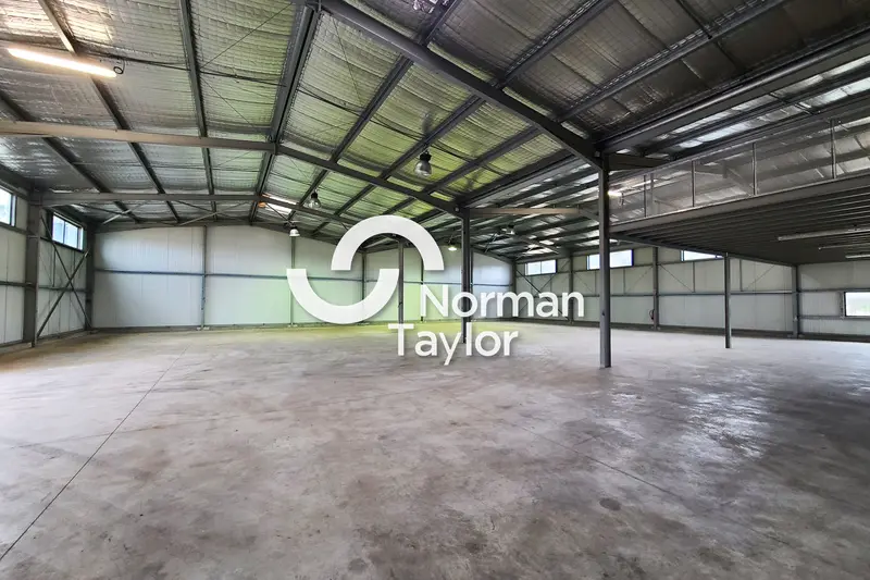 Local d'activité de 1 030 m² à louer  Sète 