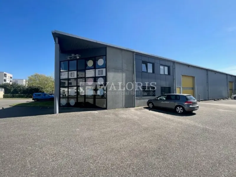 A louer Locaux d'activité 1115m² Vaulx-en-Velin