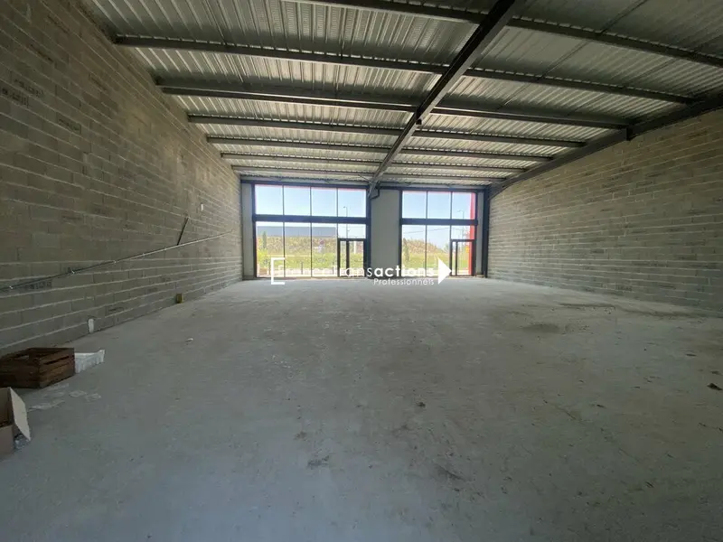 LOCAL COMMERCIAL DE 440 M² LABASTIDE SAINT-PIERRE À LOUER