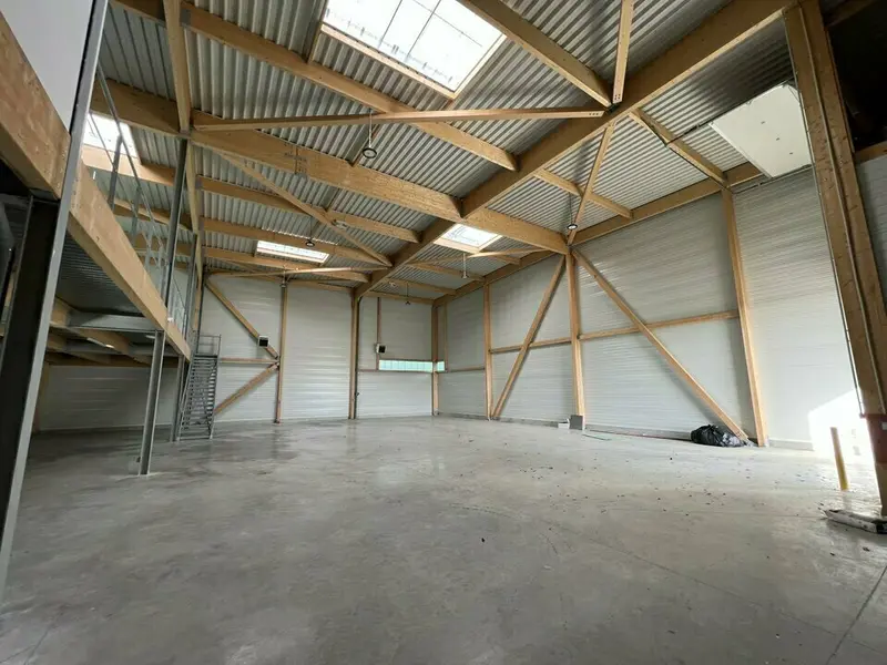 LOCAUX NEUFS A VENDRE