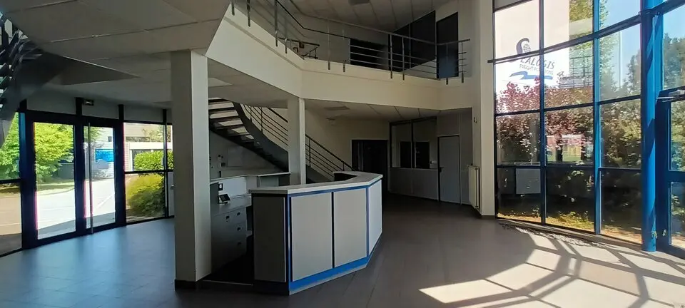 Bureau à louer - Montivilliers (76290) - 1260 m² - 8 000 €/mois