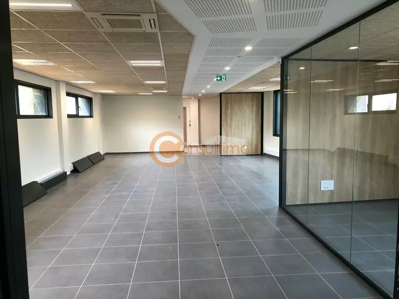 Bureau à louer - Cenon (33150) - 220 m² - 2 750 €/mois