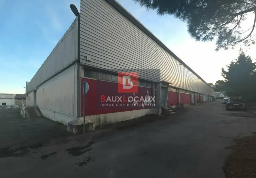 A louer Locaux d'activité 1084m² Alès