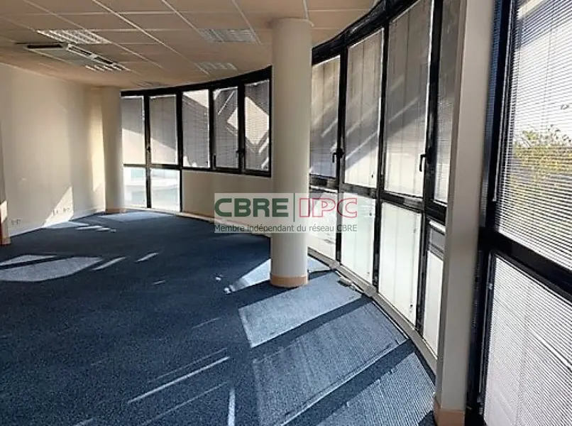 LOCATION - REF : 7044YA/FL