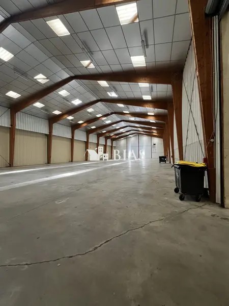 ENTREPÔT ACCESSIBLE POIDS LOURDS