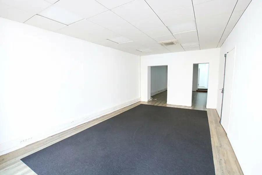 LOCAL COMMERCIAL BUREAU A VENDRE JARDIN PUBLIC CHARTRONS