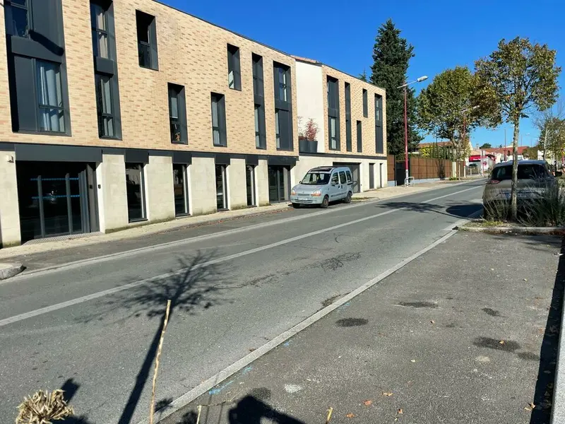 LOCAL COMMERCIAL À VENDRE  LE TAILLAN-MÉDOC CENTRE