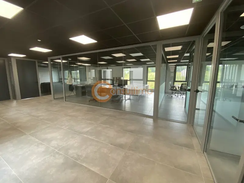 A LOUER - BUREAUX - MONTUSSAN