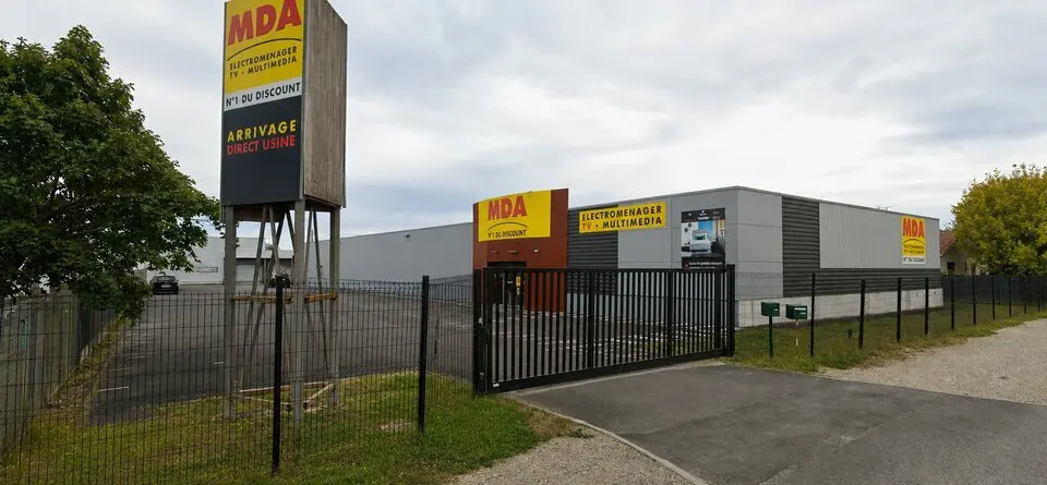 À LOUER  LOCAL COMMERCIAL / ACTIVITÉ  1 470 m²  LE HAILLAN